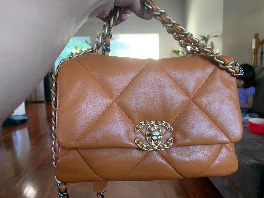 SOLD!!!! Chanel C19 Small (Category: Luxury Bags & Wallets) located in Santiago. Submitted by realjoan (Listing ID 1378231041, Image 2). Description: Microchip with cert at 3rd party authenticator for ur peace of mind Under warranty until 2026 Film intact.