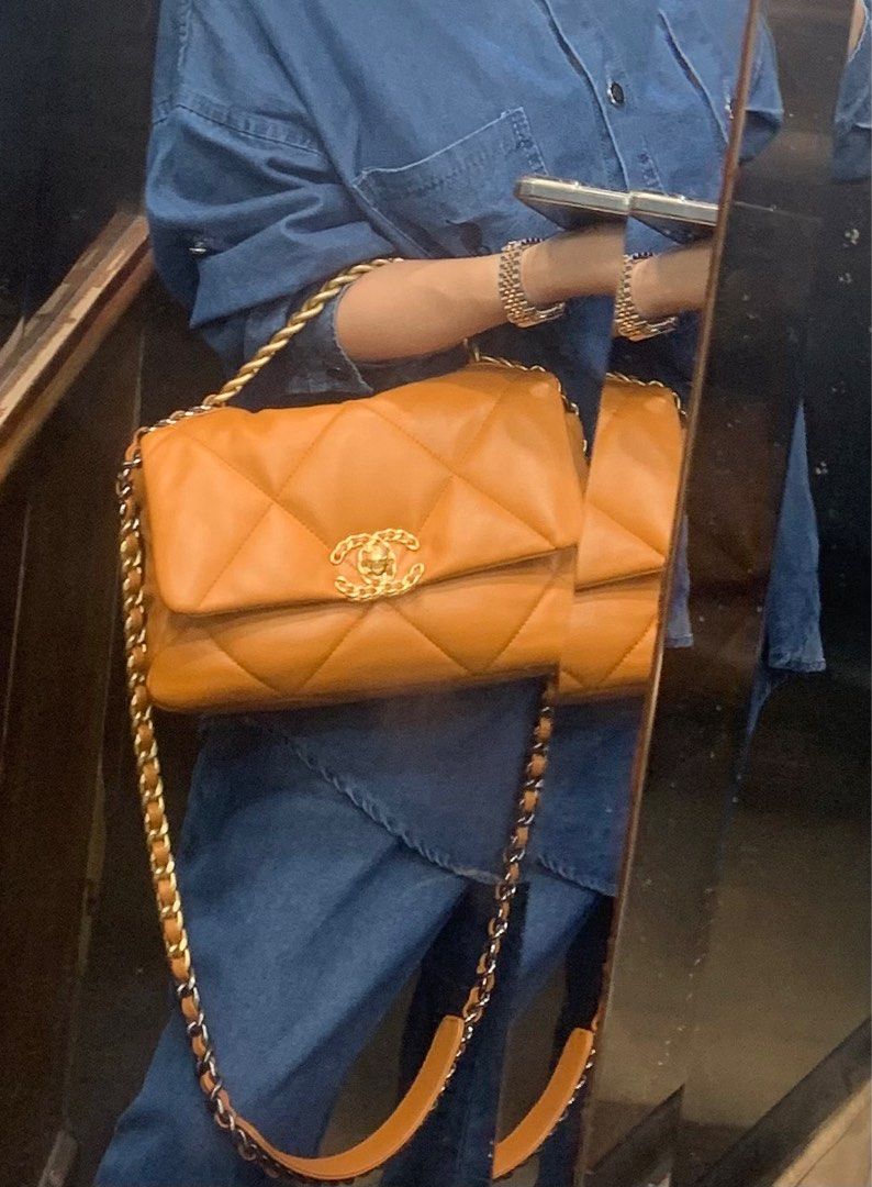 SOLD!!!! Chanel C19 Small (Category: Luxury Bags & Wallets) located in Santiago. Submitted by realjoan (Listing ID 1378231041, Image 3). Description: Microchip with cert at 3rd party authenticator for ur peace of mind Under warranty until 2026 Film intact.