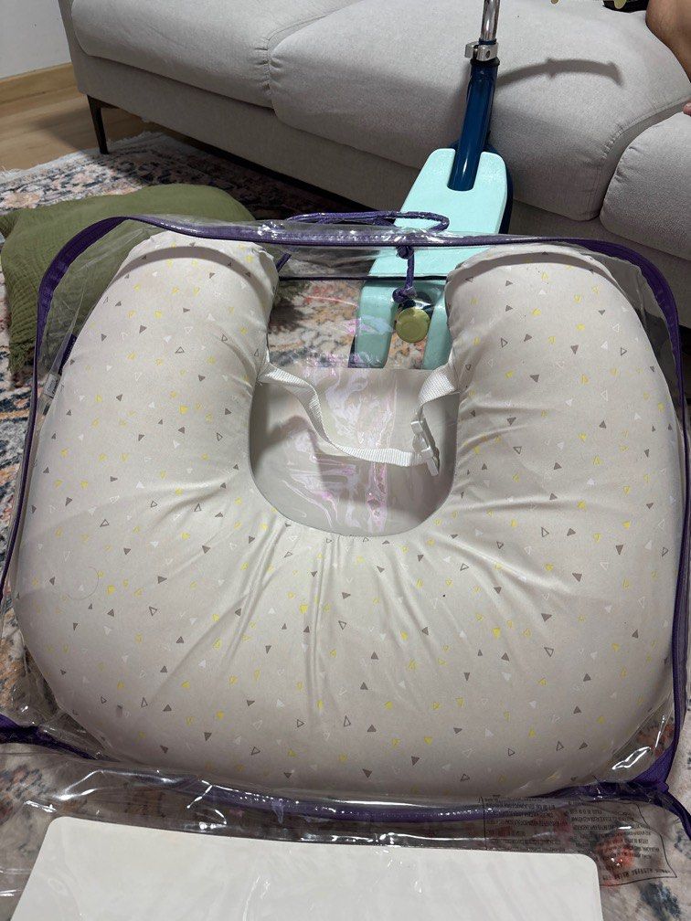 Clevamama nursing pillow (Category: Breastfeeding & Bottle Feeding) located in Singapore. Submitted by a_nnn (Listing ID 1378261383, Image 3). Description: Cover is washable! Pick up only.