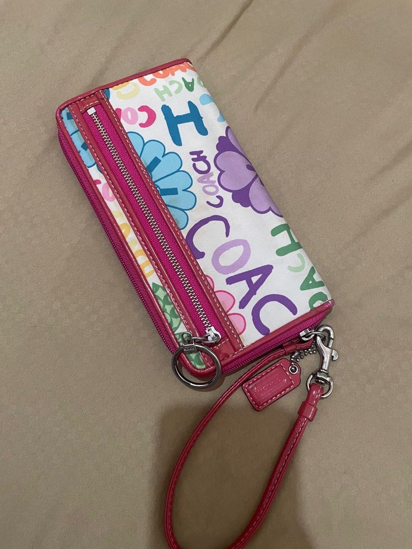 coach vintage y2k 2000s wristlet (Category: Wallets & Card holders) located in Quezon City. Submitted by y2ktivity (Listing ID 1378195823, Image 2). Description: orig coach, thrifted from japan 🇯🇵 .