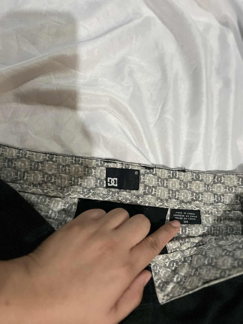 DC Shorts (Category: Shorts) located in Iligan City. Submitted by manismanis61161 (Listing ID 1378300624, Image 2). Description: ‼️ FOR SALE‼️ DC AUTHENTIC SHORT GOOD CONDITION Binili ko from Japan Color rate: 9.9/10 No Stain/Discoloration Color may vary due to lighting, pero color rate is in very good condition Size: 34 Condition: No Issue. No Pinhole(s). Complete Tags Price: 500 + SF (if di kaya ng meet-up) Unli Vouch, Video Call to check the I