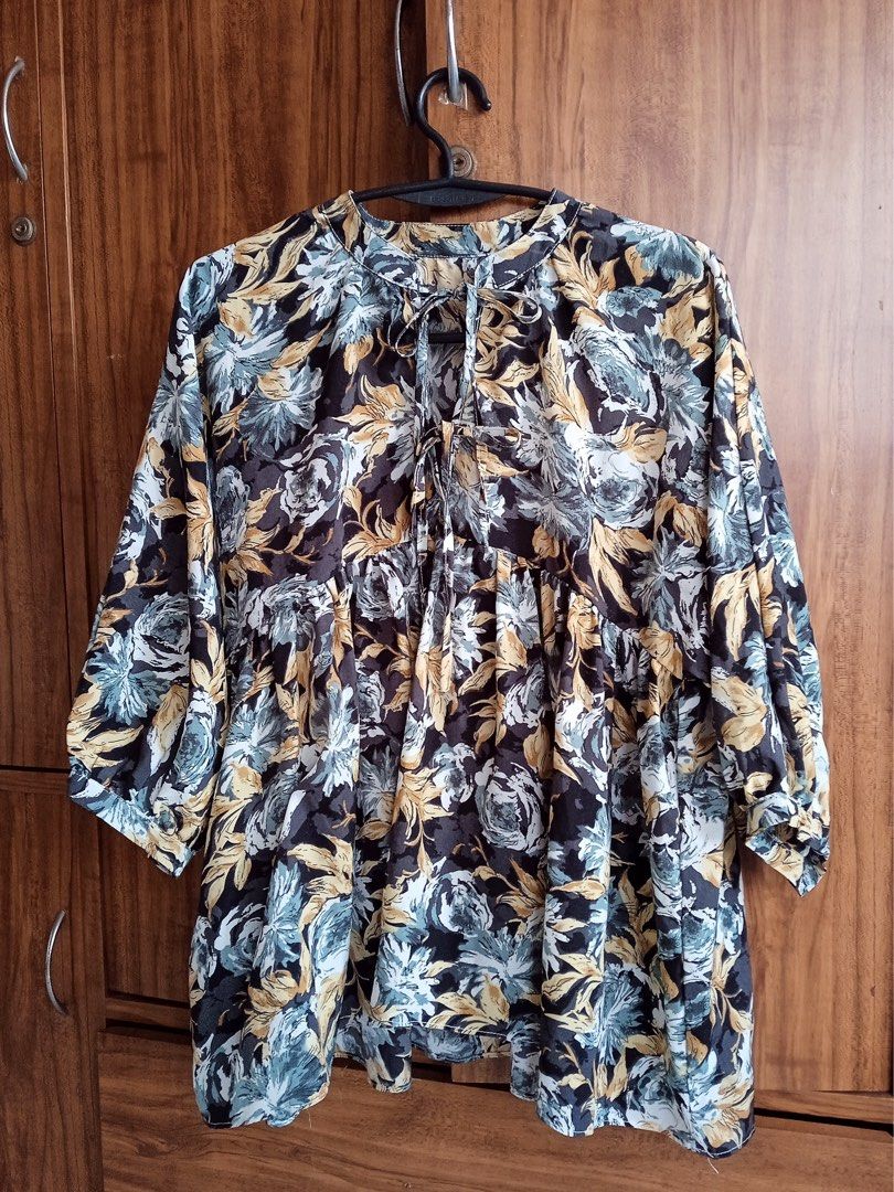 Floral Top (Category: Blouses) located in Calamba. Submitted by BraidApparel (Listing ID 1378204348, Image 1). Description: M/L 50 Location: Calamba City Laguna Payment thru Gcash Shipping: J&T.