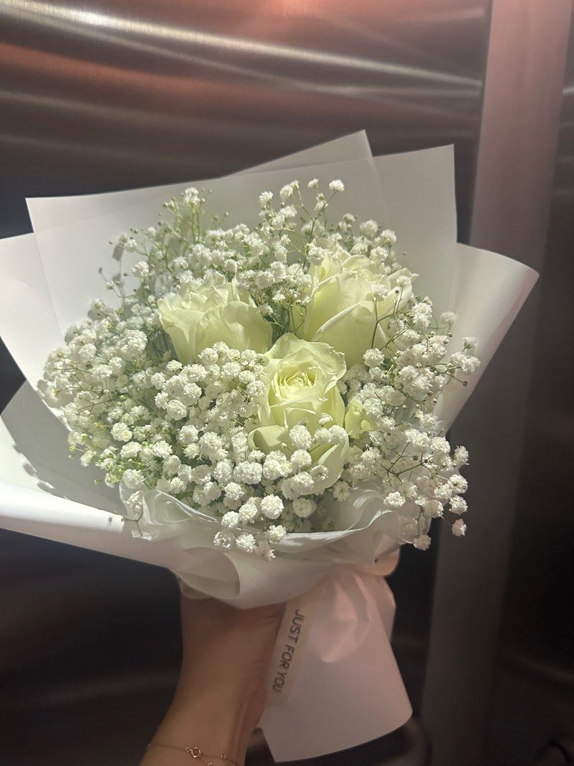 fresh white rose bouquet | birthday flower bouquet | baby’s breath flower bouquet | graduation flower bouquet (Category: Flowers & Bouquets) located in Singapore. Submitted by wild_ginger_flower (Listing ID 1378248006, Image 2). Description: This fresh flower bouquet features 3 stalks of white roses and baby’s breath flowers Self collection only at Katong shopping centre S437844 Size: about 32cm tall 🚚🚚 Order at least 1 day in advance 💌💌 Free