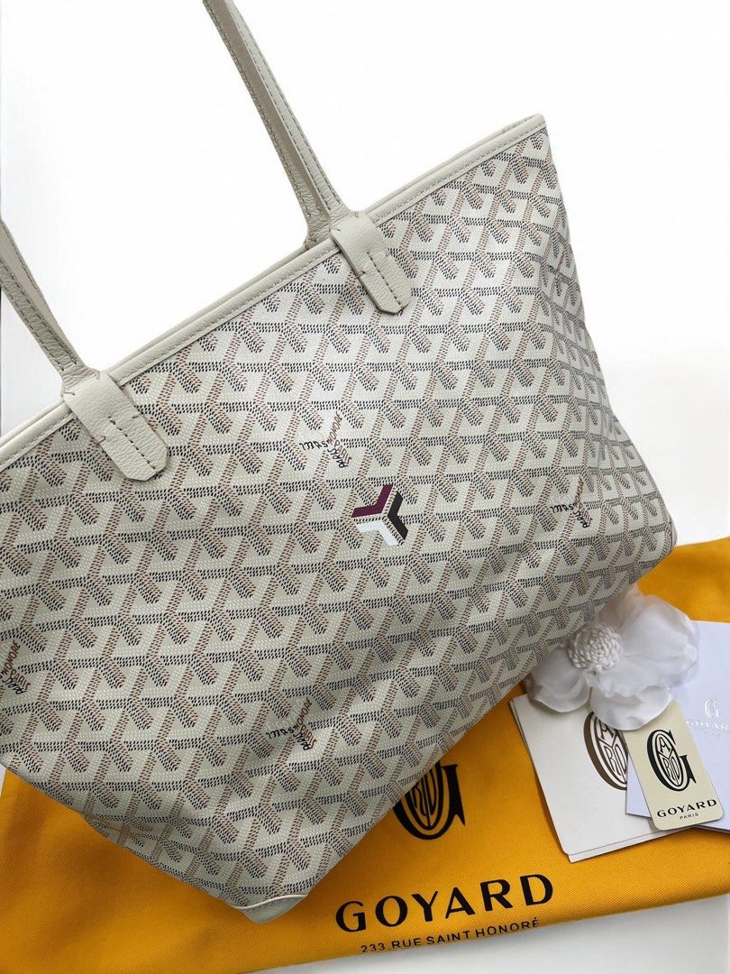 ⚜️Goyard Artois Sand 🍦🍨🥯 (Category: Luxury Bags & Wallets) located in Makati City. Submitted by 90sangel (Listing ID 1378261321, Image 3). Description: •Item: Goyard Artois PM in Sand color 🖤 •Size: PM size •Condition: As New! *We can help you source other size if you need. * this tote also boasts a convenient zipper closure, allowing to securely store & transport essentials with ease. ⚜️ *Includes original box, dustbag, paperbag and cards. s
