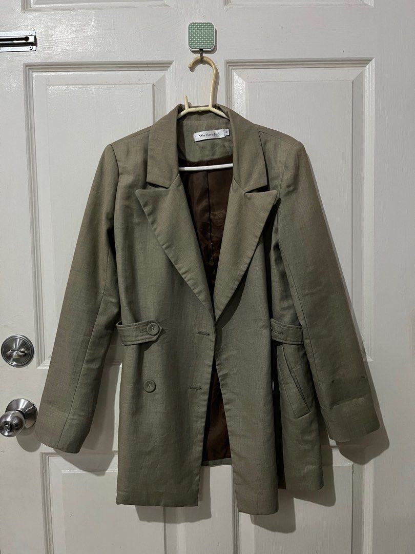 Green formal blazer for women (Category: Coats, Jackets and Outerwear) located in Quezon City. Submitted by tomiteepee (Listing ID 1378255998, Image 1). Description: Color moss green Small to med frame Bust up to 36 Waist up to 30 May light stain pero pwede i -fold. Not sure if washable. .