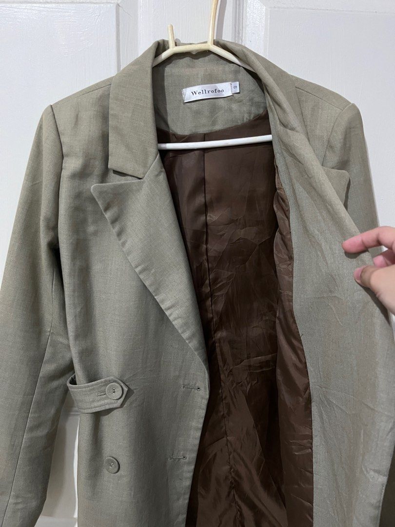 Green formal blazer for women (Category: Coats, Jackets and Outerwear) located in Quezon City. Submitted by tomiteepee (Listing ID 1378255998, Image 2). Description: Color moss green Small to med frame Bust up to 36 Waist up to 30 May light stain pero pwede i -fold. Not sure if washable. .