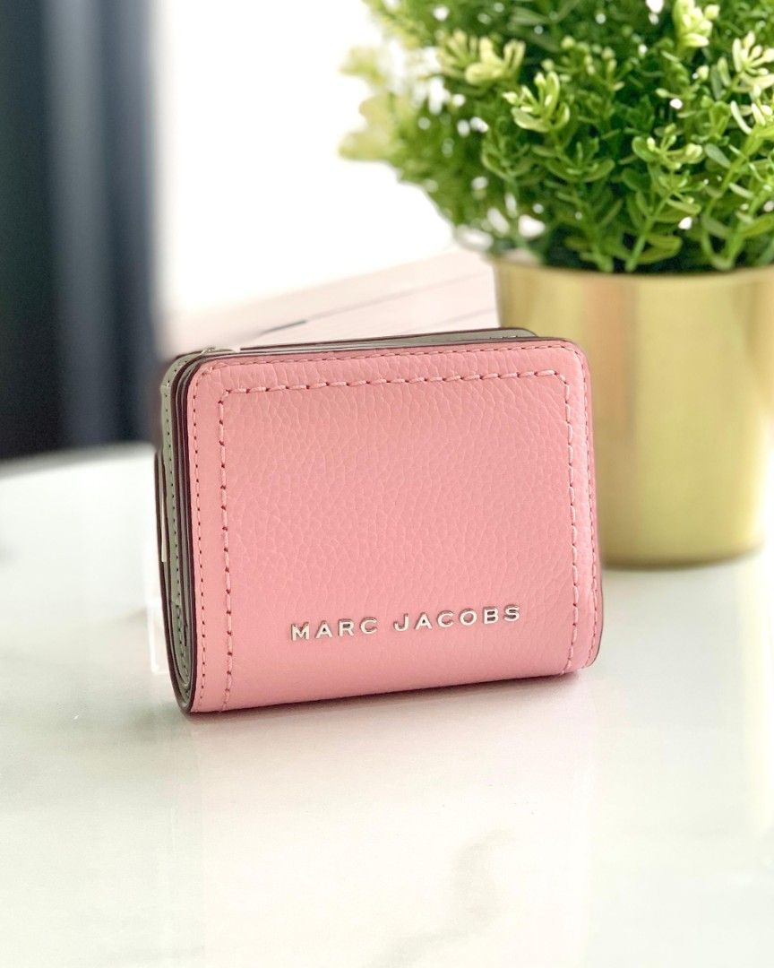 HARGA NET ❗ NO NEGO ❗NO MARKETPLACE, MANUAL TRANSFER ONLY marc jacobs  Groove Mini Wallet Bubblegum