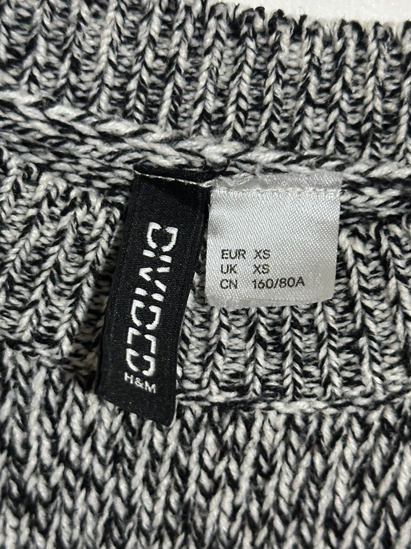 h&m | knitted sweater in black & white (Category: Longsleeves) located in Pasig City. Submitted by sg.bns (Listing ID 1378256898, Image 3). Description: h&m | knitted sweater in black & white ⤷ size: xs ⤷ ₱300 + shipping fee ⤷ loc: pasig city, metro manila.