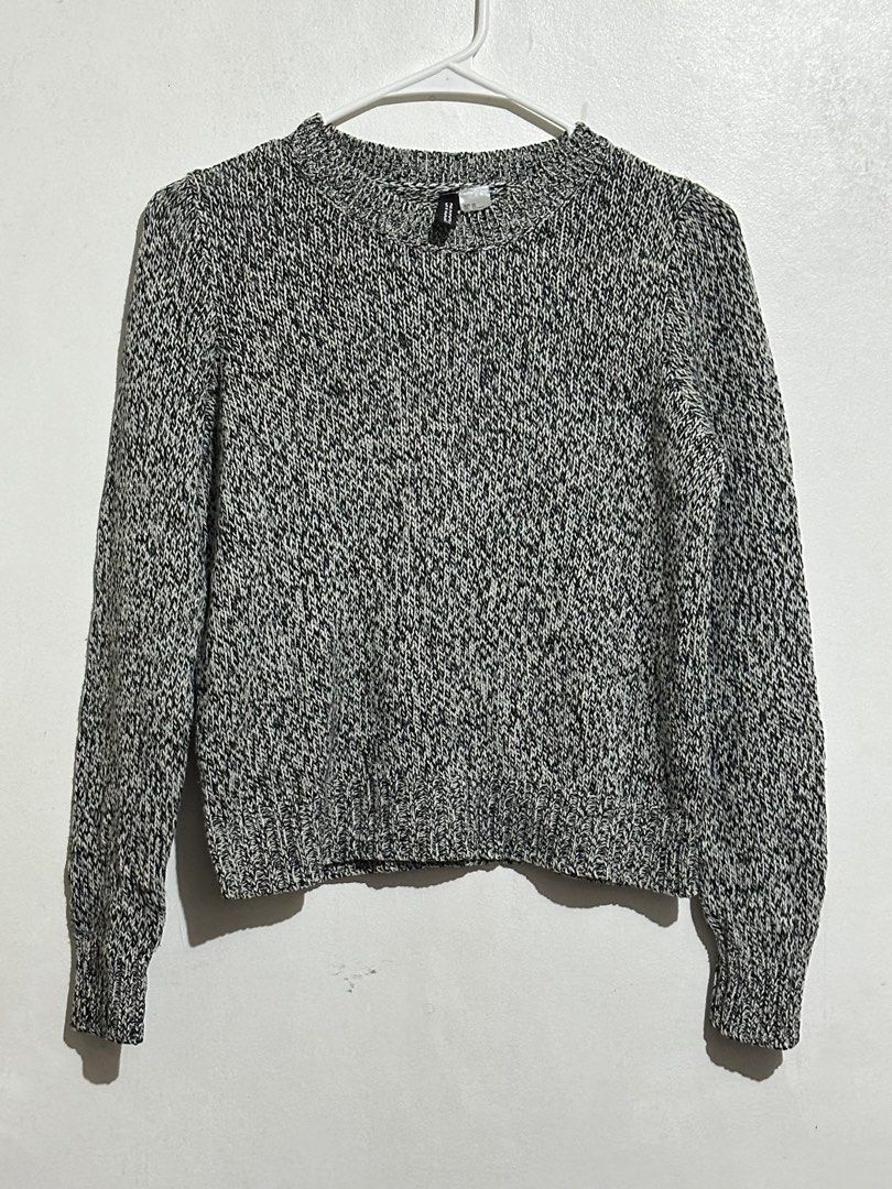 h&m | knitted sweater in black & white (Category: Longsleeves) located in Pasig City. Submitted by sg.bns (Listing ID 1378256898, Image 1). Description: h&m | knitted sweater in black & white ⤷ size: xs ⤷ ₱300 + shipping fee ⤷ loc: pasig city, metro manila.