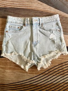 (Category: ) located in . Submitted by declutterwithmaria (Listing ID 1378197552, Image 1). Description: .