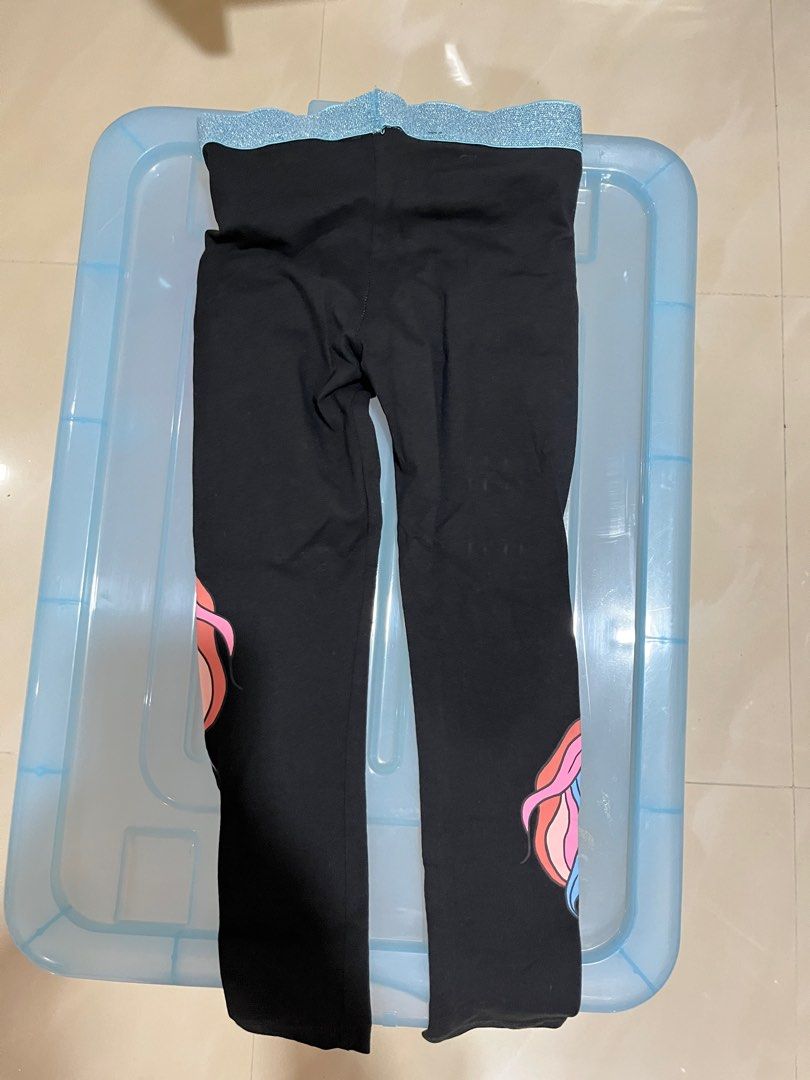 H&M Unicorn Leggings - Size 4-5 Years (Category: Babies & Kids Fashion) located in Singapore. Submitted by piyojo (Listing ID 1378195370, Image 2). Description: Adorable H&M leggings featuring unicorn graphics on the sides. These black leggings have a sparkly blue waistband. Size is indicated as EUR 110, US 5T, CA 4-5A, MX 4-5, AUS 5, UK 4-5Y. Perfect for your little one! Can meet up and sight the leggings before release cash payment on the spot.