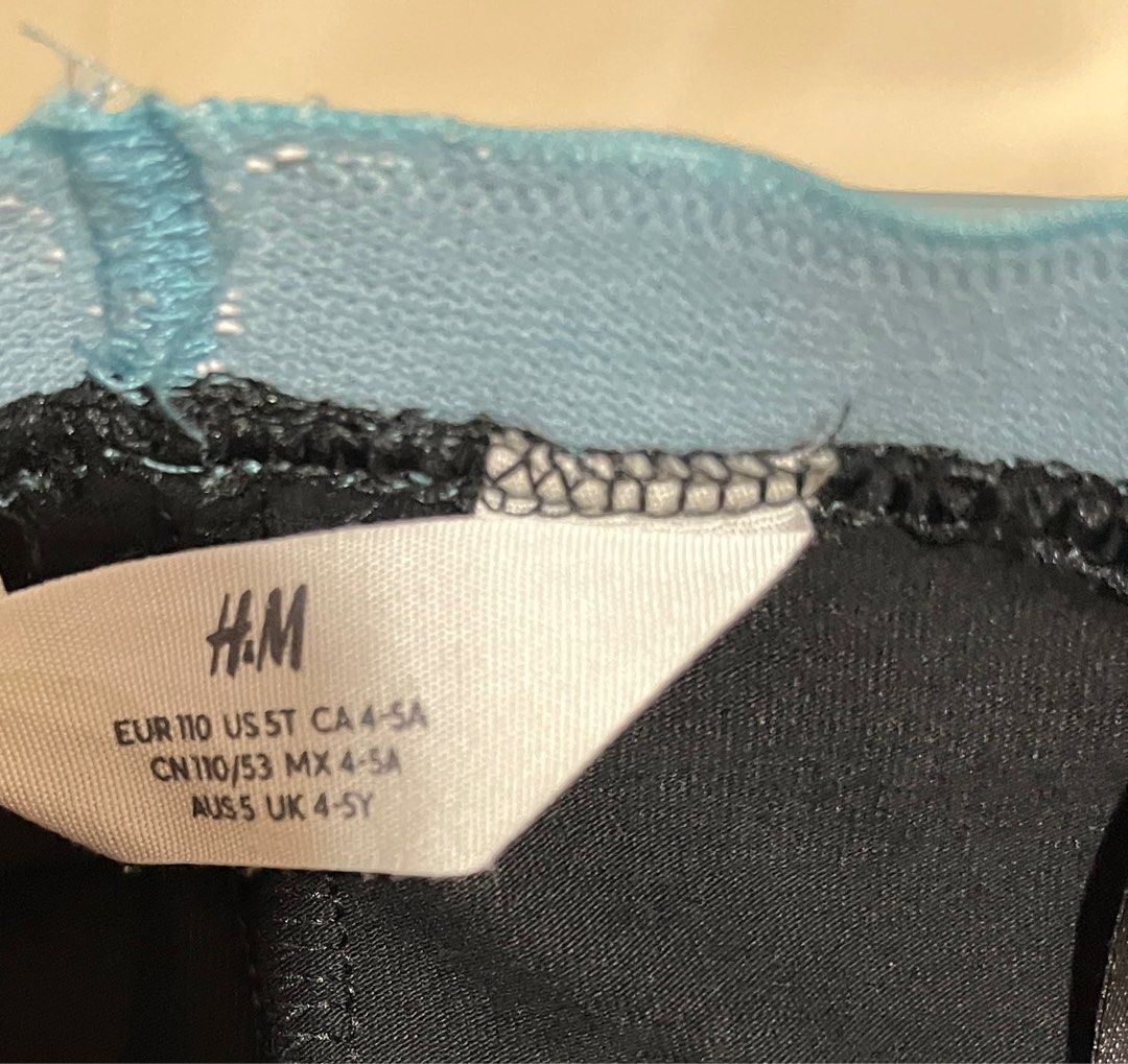 H&M Unicorn Leggings - Size 4-5 Years (Category: Babies & Kids Fashion) located in Singapore. Submitted by piyojo (Listing ID 1378195370, Image 3). Description: Adorable H&M leggings featuring unicorn graphics on the sides. These black leggings have a sparkly blue waistband. Size is indicated as EUR 110, US 5T, CA 4-5A, MX 4-5, AUS 5, UK 4-5Y. Perfect for your little one! Can meet up and sight the leggings before release cash payment on the spot.