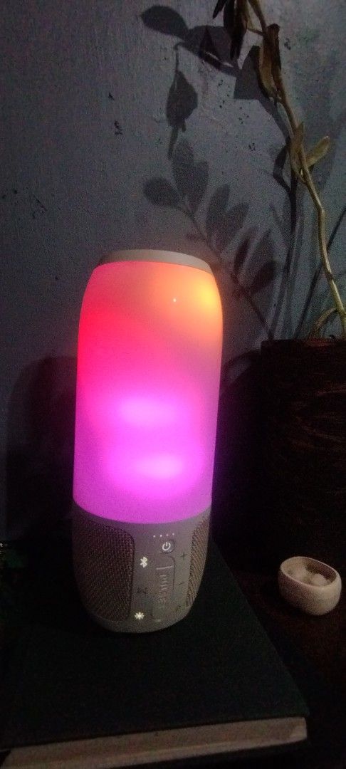 Jbl pulse 3 (Category: Soundbars, Speakers & Amplifiers) located in Caloocan City. Submitted by exchano (Listing ID 1378302580, Image 3). Description: kita po sa pic may konting flaws sa power on button and sa light button nya pero maayos po ito. fix na po sa 2700. caloocan c3 petron po pickup salamat po.