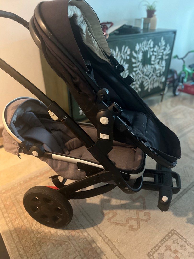 Joolz Geo Stroller - Black and Grey (Category: Strollers) located in Singapore. Submitted by anumqazi66849 (Listing ID 1378150865, Image 2). Description: Used Joolz Geo stroller in good condition. Features a reversible seat and adjustable handlebar. Includes a sun canopy for protection. Some signs of wear and tear are visible, as shown in the photos. Perfect for parents on the go with two young kids. I had two under two and this was a life saver.