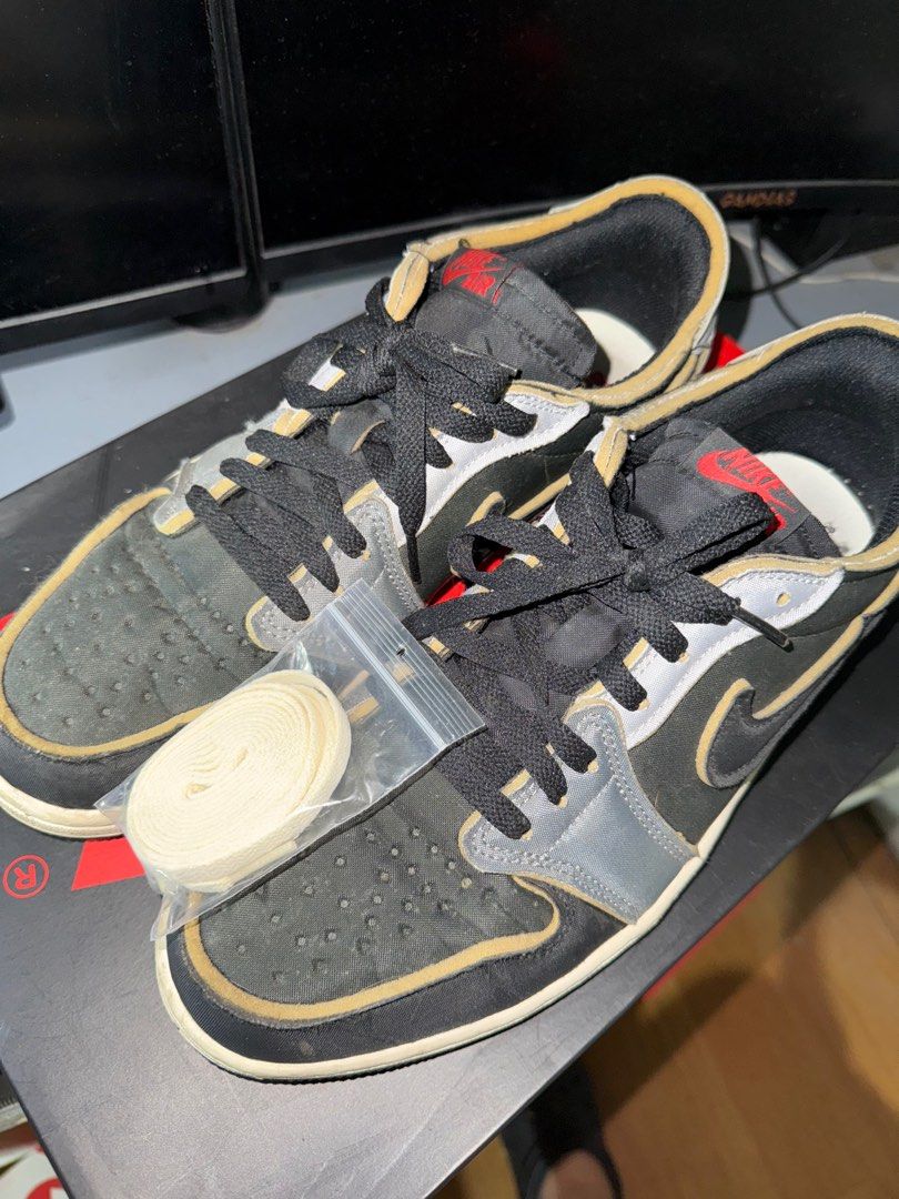 Jordan 1 Low OG EX Black Smoke Grey (Category: Sneakers) located in Manila. Submitted by timokschickenpalabok (Listing ID 1378266618, Image 2). Description: Hindi ko na ginagamit almost a year na and hindi ko na rin nilinis kase pag nilinis ko baka magka damage hindi kase ako marunong pag dating sa shoes 😅 nagamit ko siya sa iilang occasions lang. .