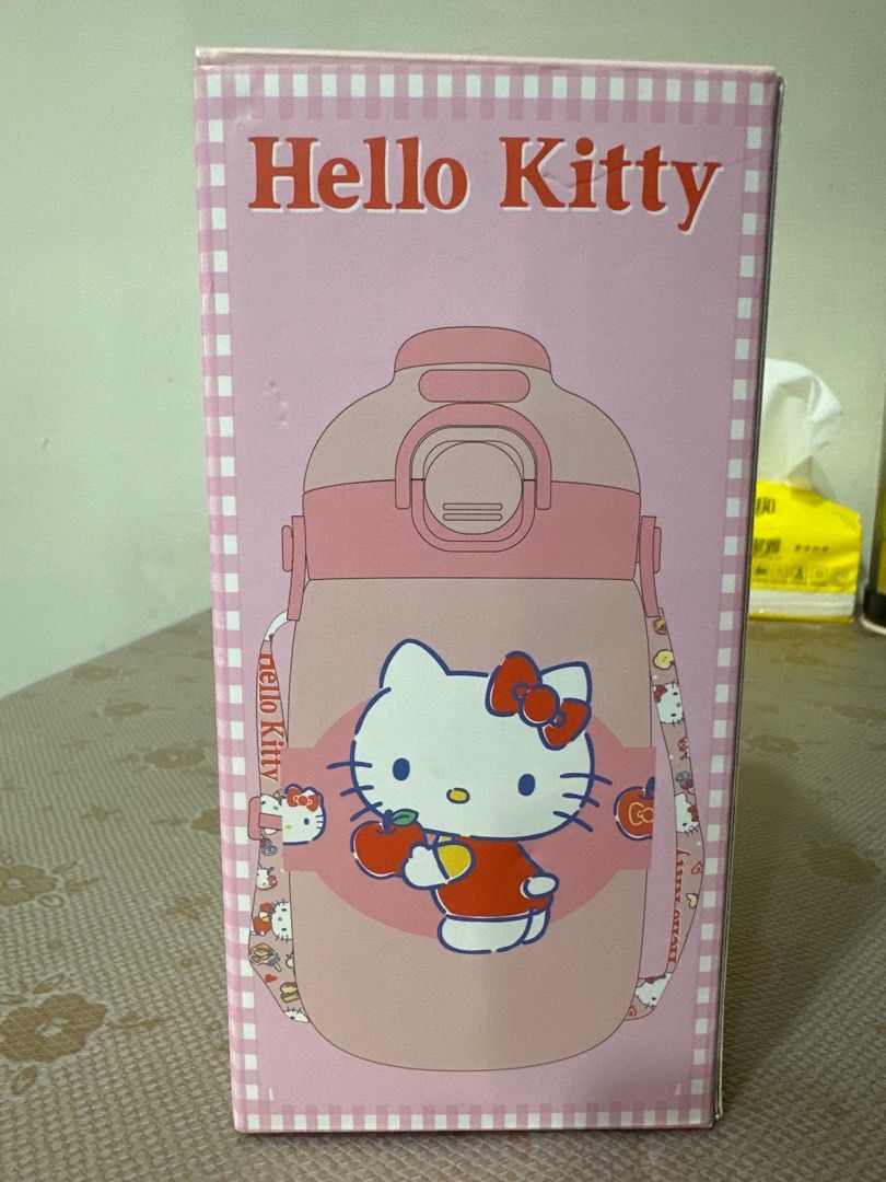 由 sweet52326 (刊登 ID 1378163897，圖片 2) 提交，位於 新北市 (New Taipei) 的 Kitty兒童水壺 (類別：其他外出用品)，說明：商品全新 外盒角角有些許凹痕 不介意者再下單。