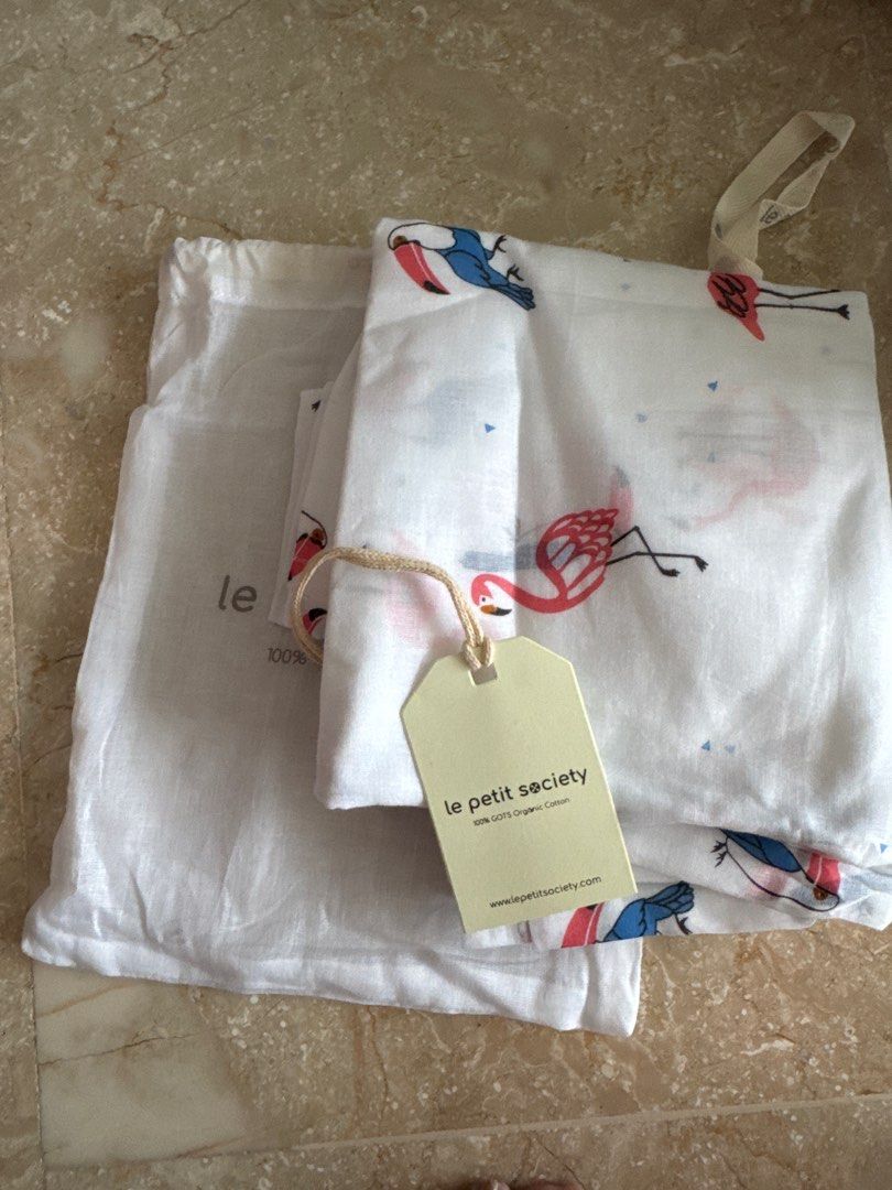 Le Petit Society Flamingo Baby swaddle muslin (Category: Babies & Kids Fashion) located in Singapore. Submitted by rpwuuuen (Listing ID 1378236484, Image 1). Description: Brand new Le Petit Society baby muslin traditional swaddle featuring a fun flamingo print. Made from 100% organic cotton. Comes with original packaging and tags. Perfect for a baby's nursery or as a gift. Keep your little one snug and warm in this avocado organic baby swaddle, m