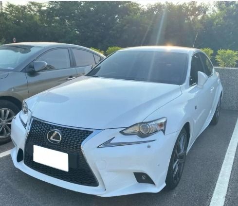 由 yan_xiu (刊登 ID 1378199672，圖片 1) 提交，位於 台中市 (Taichung) 的 Lexus IS 2015款 白色 (類別：汽車出售)，說明：🎶顏色：白色 🎶排氣量：2.0L 🎶出廠：2015 🎶行駛里程：10萬公里 循跡系統 Keyless免匙系統 安全氣囊 ABS防鎖死 👍最有公信力的認證 👍車況與認證表不符 , 退車並全額退費 👍車況及里程公開化 👍檢定報告 🧸因車價划算、車況認證，詢問人數多，請提前預約看車 🎀我也可為您尋車!告訴我您的需求與預算，讓我為您圓夢 ✅可分期 ✅可貸款✅車換車 🎀貸款配合/協助分期 ⚠️車商販售 非自售 請車行勿擾⚠️ 🉑全台北中南皆有服務據點 歡迎私訊預約賞車 🎊請提前私訊預約賞車 🎊請提前私訊預約賞車 🎊請提前私訊預約賞車 全廠認證車 車商勿擾 滿小姐:0️⃣9️⃣0️⃣5️⃣3️⃣6️⃣1️⃣0️⃣5️⃣5️⃣。