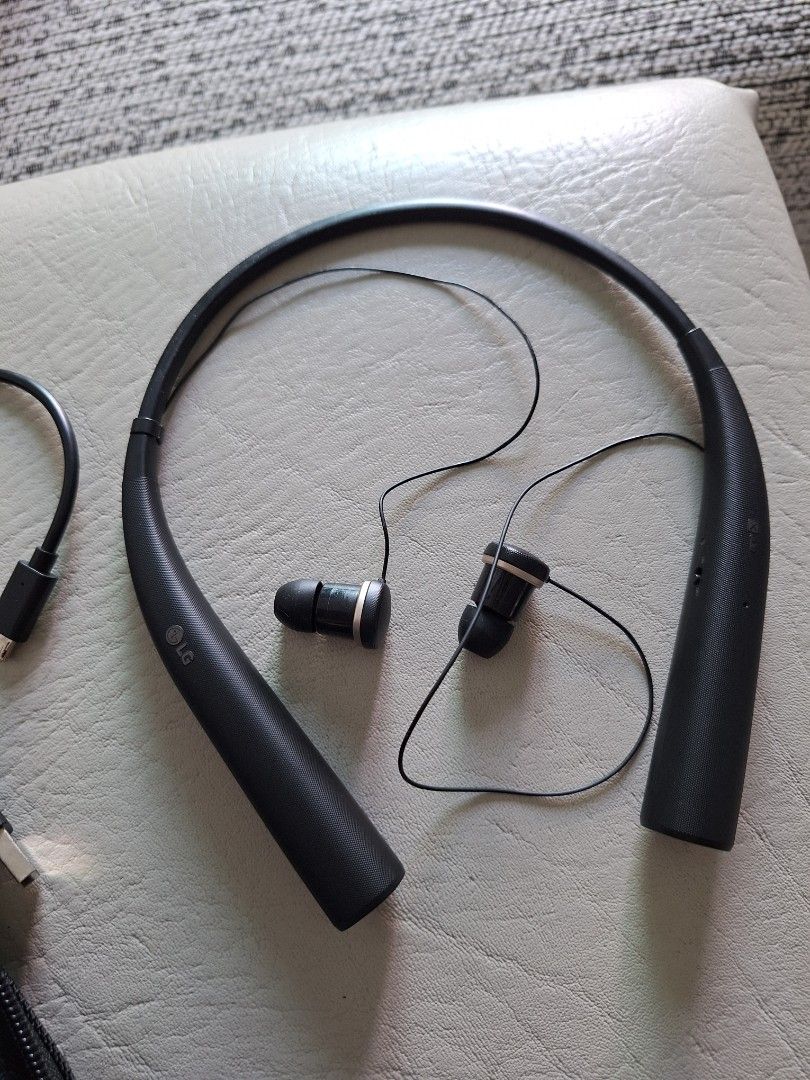 LG Tone Pro bluetooth headset with free Tumi pouch (Category: Headphones & Headsets) located in Taguig. Submitted by winstar8 (Listing ID 1378171842, Image 1). Description: #LGTonePro #bluetooth #wirelessheadset.