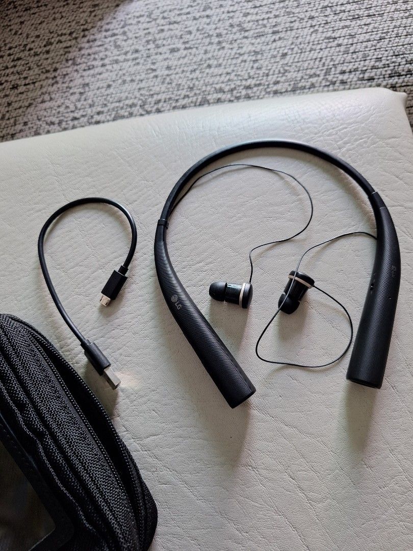 LG Tone Pro bluetooth headset with free Tumi pouch (Category: Headphones & Headsets) located in Taguig. Submitted by winstar8 (Listing ID 1378171842, Image 2). Description: #LGTonePro #bluetooth #wirelessheadset.
