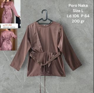 (Kategori: ) berada di . Dikirim oleh raissa_thriftshop (ID iklan 1378163303, Gambar 1). Deskripsi: .