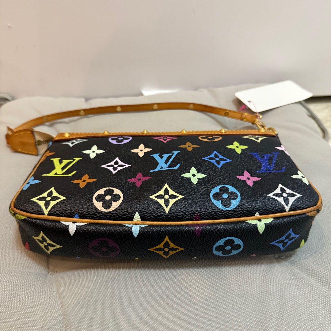 Louis Vuitton Multicolor Murakami Pochette ( RARE ) (Category: Luxury Bags & Wallets) located in Caloocan City. Submitted by wiyana_aliah (Listing ID 1378264806, Image 3). Description: RANK A 🇯🇵 In very excellent condition ( nothing to explain ) GUARANTEED AUTHENTIC 💯 No last price Inclusions: Paper bag, dustbag & authenticity certificate Can do meet up around manila 🤝.