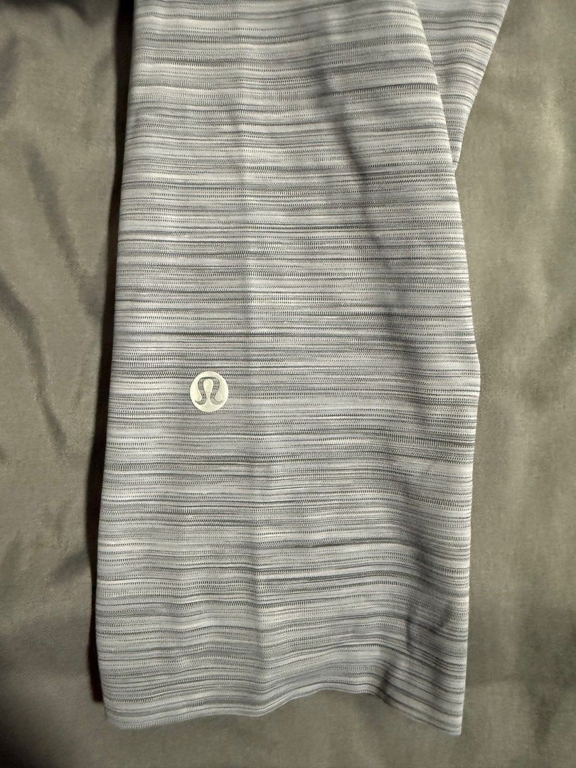 Lululemon 3/4 tights (Category: Activewear) located in Singapore. Submitted by phuquoc (Listing ID 1378178629, Image 3). Description: Not worn just washed .
