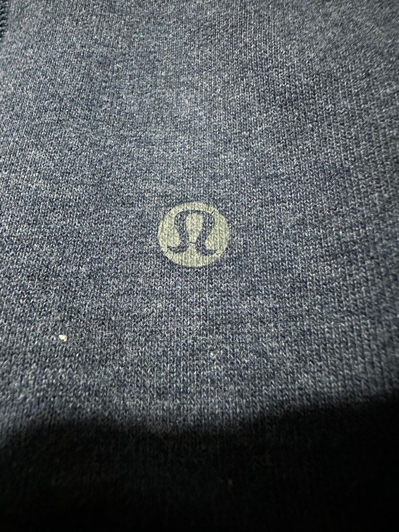 Lululemon jacket small (Category: Activewear) located in Iba. Submitted by xooperfindslb (Listing ID 1378282364, Image 3). Description: Fixed price, free shipping!!! Lululemon jacket Preloved Super minor hairline crack sa logo pero d halata.