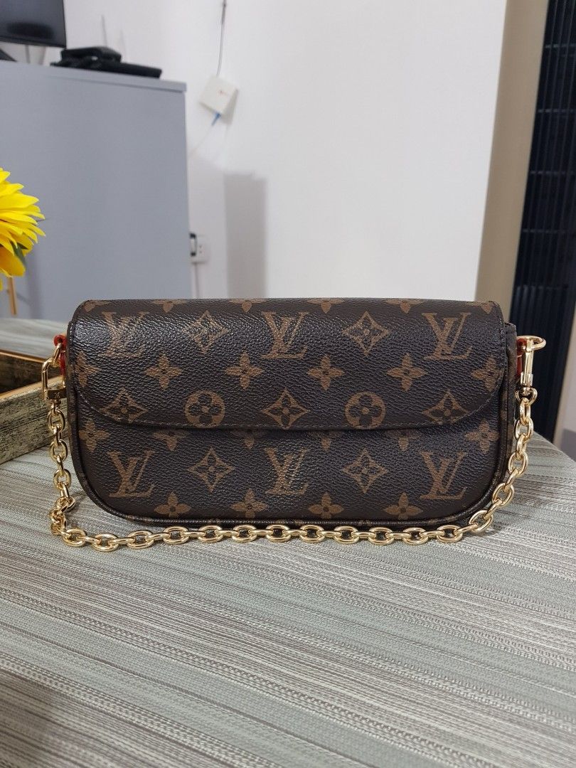 LV pochette (Category: Shoulder Bags) located in Quezon City. Submitted by kimpossibleme (Listing ID 1378275506, Image 1). Description: Fave but eyeing on a new one that's why I'm selling. Bought in Japan, not sure about authenticity but it's coded. Small size, only fits phone, cards, can squeeze in a lippie tint and decant perfume. Comes with a chain and leather sling. Vintage but in excellent condition..