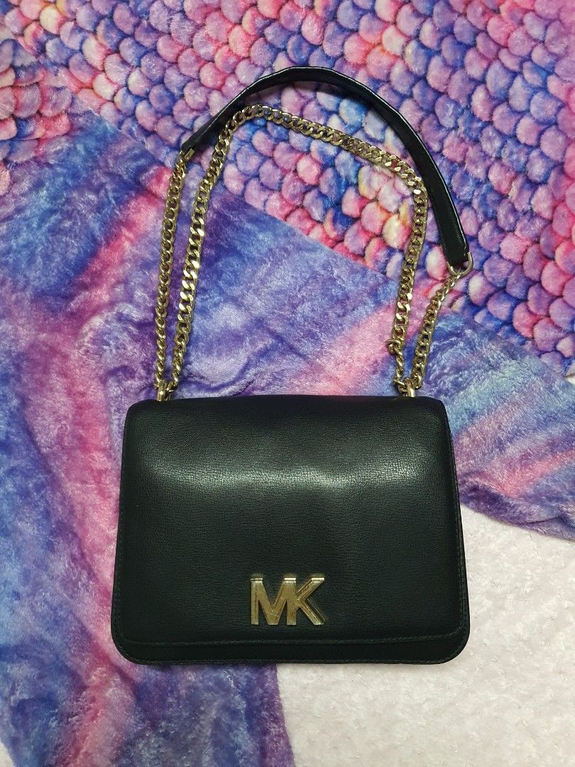 Michael Kors Mott Black Leather Shoulder Bag (Category: Luxury Bags & Wallets) located in Subic. Submitted by camillealdrin (Listing ID 1378267793, Image 1). Description: Michael Kors Mott Black Leather Gold Chain Large Shoulder/CrossBody Bag Manufacture Date Code: AC-2001 Made In Indonesia MK Code: 35S0GOXL3L Pre-loved but well loved bag Used for special occasions No rubs on rubber lining No body cracks Scratches on metals which is normal Dents 