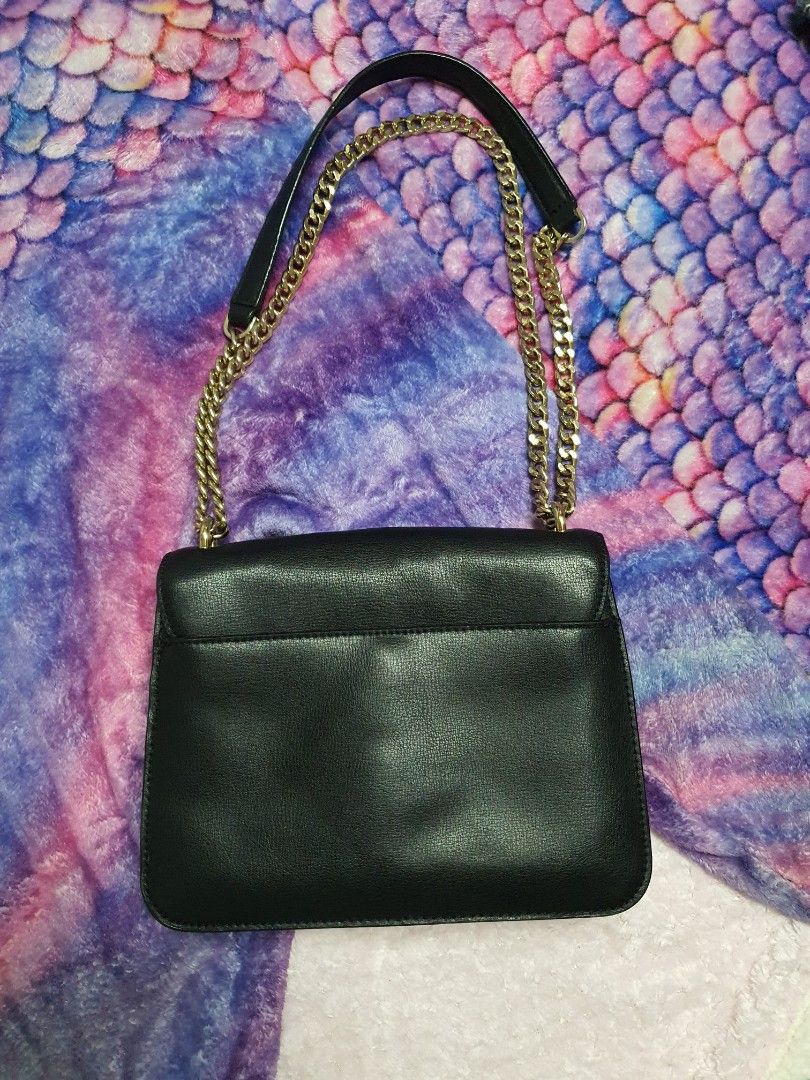 Michael Kors Mott Black Leather Shoulder Bag (Category: Luxury Bags & Wallets) located in Subic. Submitted by camillealdrin (Listing ID 1378267793, Image 2). Description: Michael Kors Mott Black Leather Gold Chain Large Shoulder/CrossBody Bag Manufacture Date Code: AC-2001 Made In Indonesia MK Code: 35S0GOXL3L Pre-loved but well loved bag Used for special occasions No rubs on rubber lining No body cracks Scratches on metals which is normal Dents 