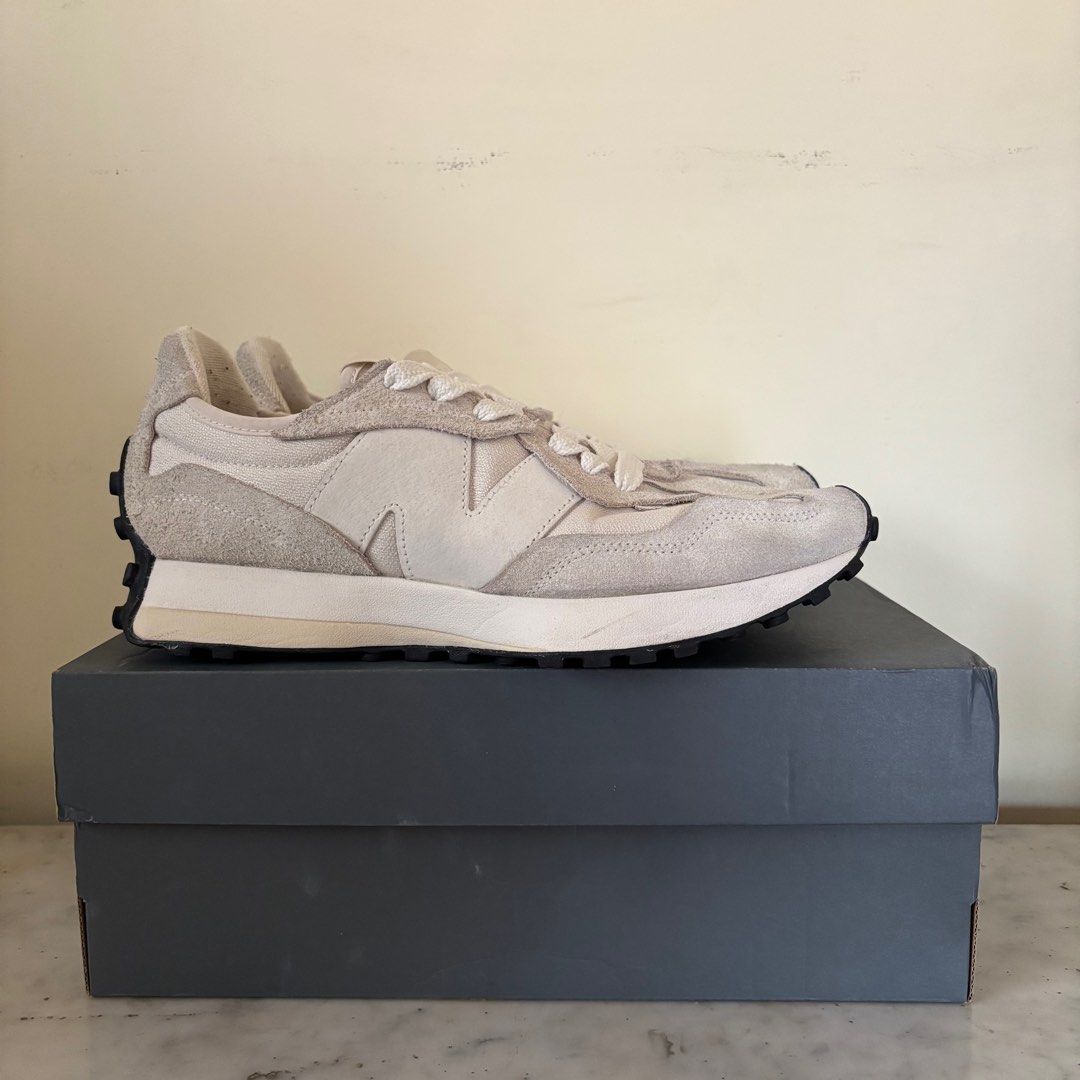 NEW BALANCE LIFESTYLE 327 (Category: Sneakers) located in Muntinlupa City. Submitted by cmllslv (Listing ID 1378167408, Image 2). Description: Price negotiable Used once RFS: upgrade SIZE: 10 US M 11.5 US W 9.5 UK 44 EU 28 CM .