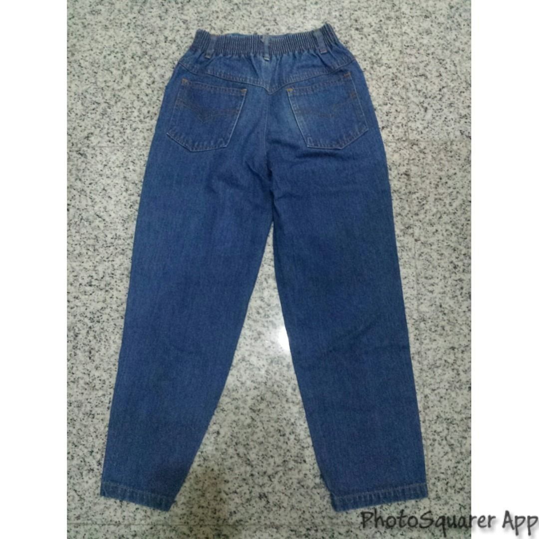 NSTOCKS] Kids Stretchable Waistband Jeans for Boys (Category: Babies & Kids Fashion) located in Singapore. Submitted by yourdailytrends (Listing ID 1378214442, Image 2). Description: Measurement: Waist 48-62cm, Length 78cm. *Due to manual measurement, kindly allow 1–2 cm differences* Collection options: -self collect at senja blk 629 -hillion mall (according to my schedule) -normal mail + $2 (not liable for lost mail) -qxpress courier + $4.30 -sp