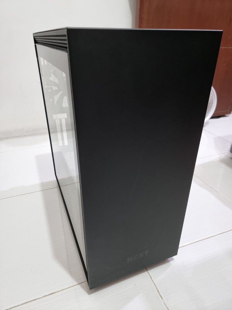 NZXT H710i Case (Category: Desktops) located in Cainta. Submitted by potclean (Listing ID 1378250040, Image 3). Description: Smooth, no scratches, with Box 0995 190 1975.