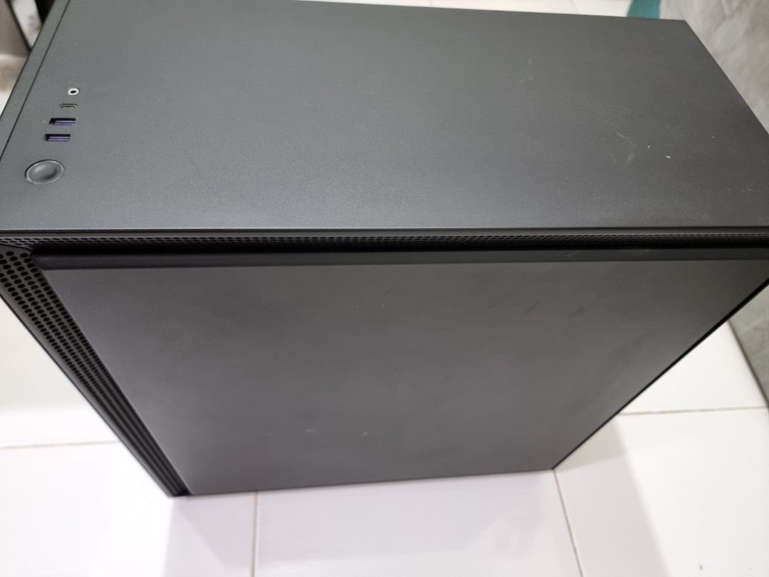 NZXT H710i Case (Category: Desktops) located in Cainta. Submitted by potclean (Listing ID 1378250040, Image 2). Description: Smooth, no scratches, with Box 0995 190 1975.