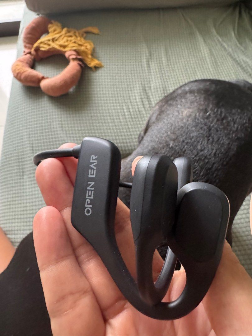 Open Ear Bone Conduction HeadSet (Category: Headphones & Headsets) located in Manila. Submitted by clutterfreepao2020 (Listing ID 1378221970, Image 1). Description: No issues. With charger only. I have to check if box is still here. Battery lasts up to 10 hrs. Pick up Pasig - Kapitolyo only. No haggling.