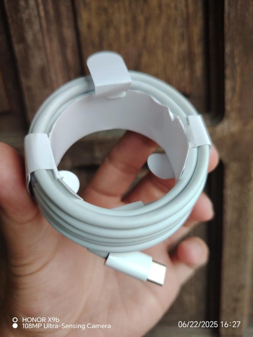 Original apple Usb-C 2m Cable Macbook and ipad Charging (Category: Cables & Chargers) located in Makati City. Submitted by itnokdatu04911 (Listing ID 1378333971, Image 3). Description: ORIGINAL APPLE🍏 USB-C TO C Cable 2m MODE OF PAYMENT ✅COD ✅GCASH ✅PAYMAYA VIA LALAMOVE, GRAB OR U CAN BOOK YOUR OWN RIDER TO PICK UP. 7DAYS WARRANTY AND SAME DAY DELIVERY ‼️ Pm for sure buyer 😉.