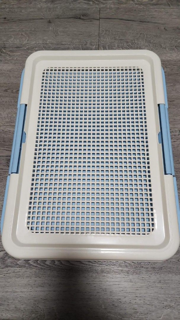 Pee Tray (Category: Homes & Other Pet Accessories) located in Singapore. Submitted by vidios (Listing ID 1378301543, Image 1). Description: Wash cleaned and sanitized....