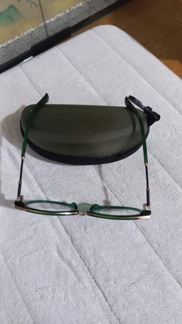Retro Blue Light Blocking Cat eye Green Eyeglass (Category: Sunglasses & Eyewear) located in Gattaran. Submitted by uploadtounload (Listing ID 1378283373, Image 2). Description: .