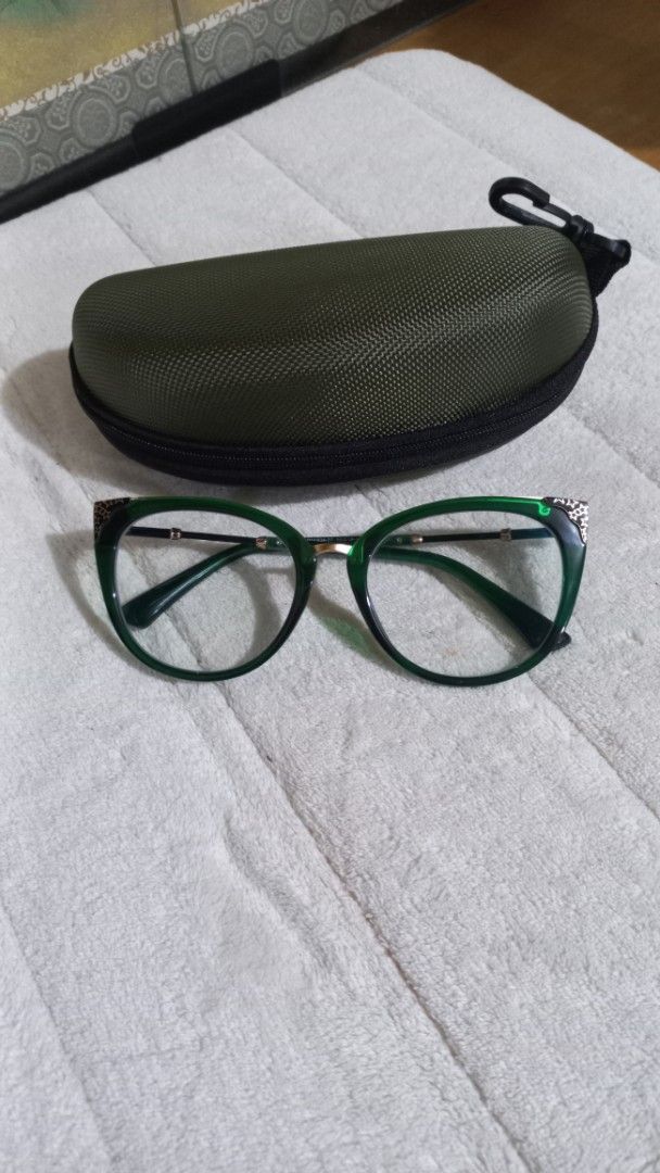 Retro Blue Light Blocking Cat eye Green Eyeglass (Category: Sunglasses & Eyewear) located in Gattaran. Submitted by uploadtounload (Listing ID 1378283373, Image 1). Description: .
