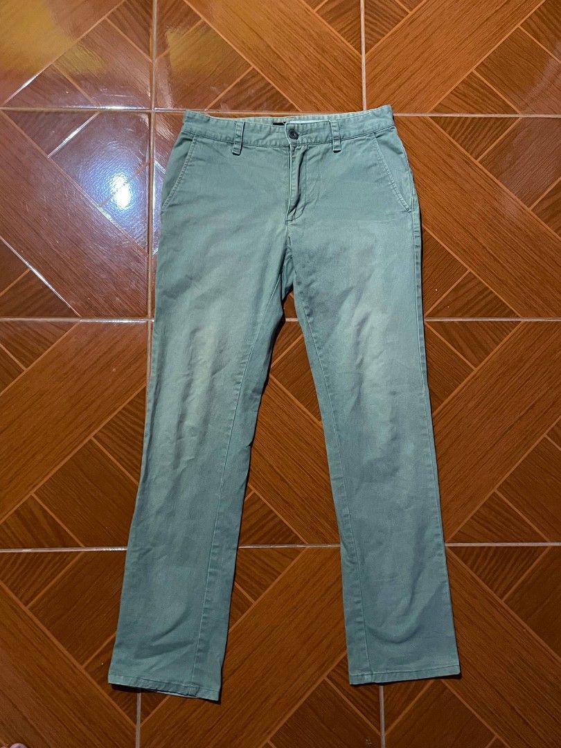 rvca chino pants (Category: Chinos) located in San Fernando. Submitted by thepapafinds (Listing ID 1378284624, Image 1). Description: W: 30 L: 39 O: 8.