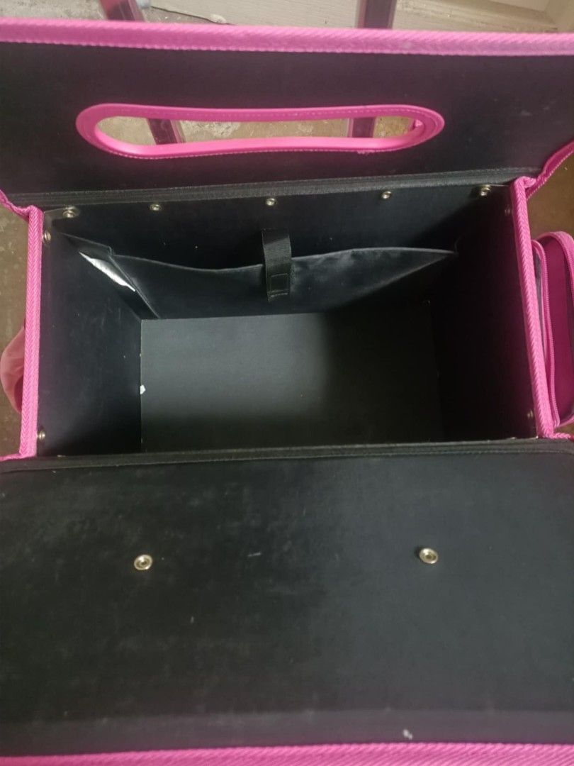 School Bag stroller 6 wheels (Category: Strollers) located in Quezon City. Submitted by brycine022416 (Listing ID 1378208867, Image 3). Description: Width: 23 inches Length: 16 inches.