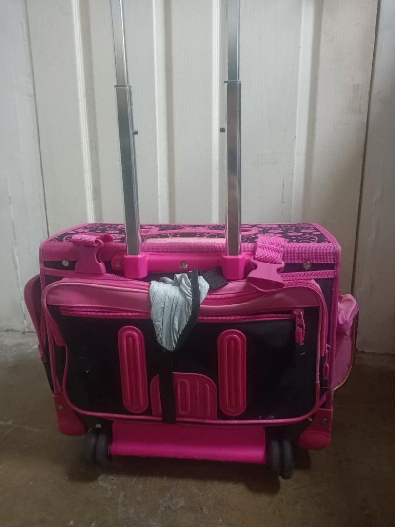 School Bag stroller 6 wheels (Category: Strollers) located in Quezon City. Submitted by brycine022416 (Listing ID 1378208867, Image 2). Description: Width: 23 inches Length: 16 inches.