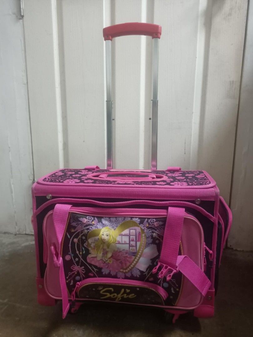 School Bag stroller 6 wheels (Category: Strollers) located in Quezon City. Submitted by brycine022416 (Listing ID 1378208867, Image 1). Description: Width: 23 inches Length: 16 inches.