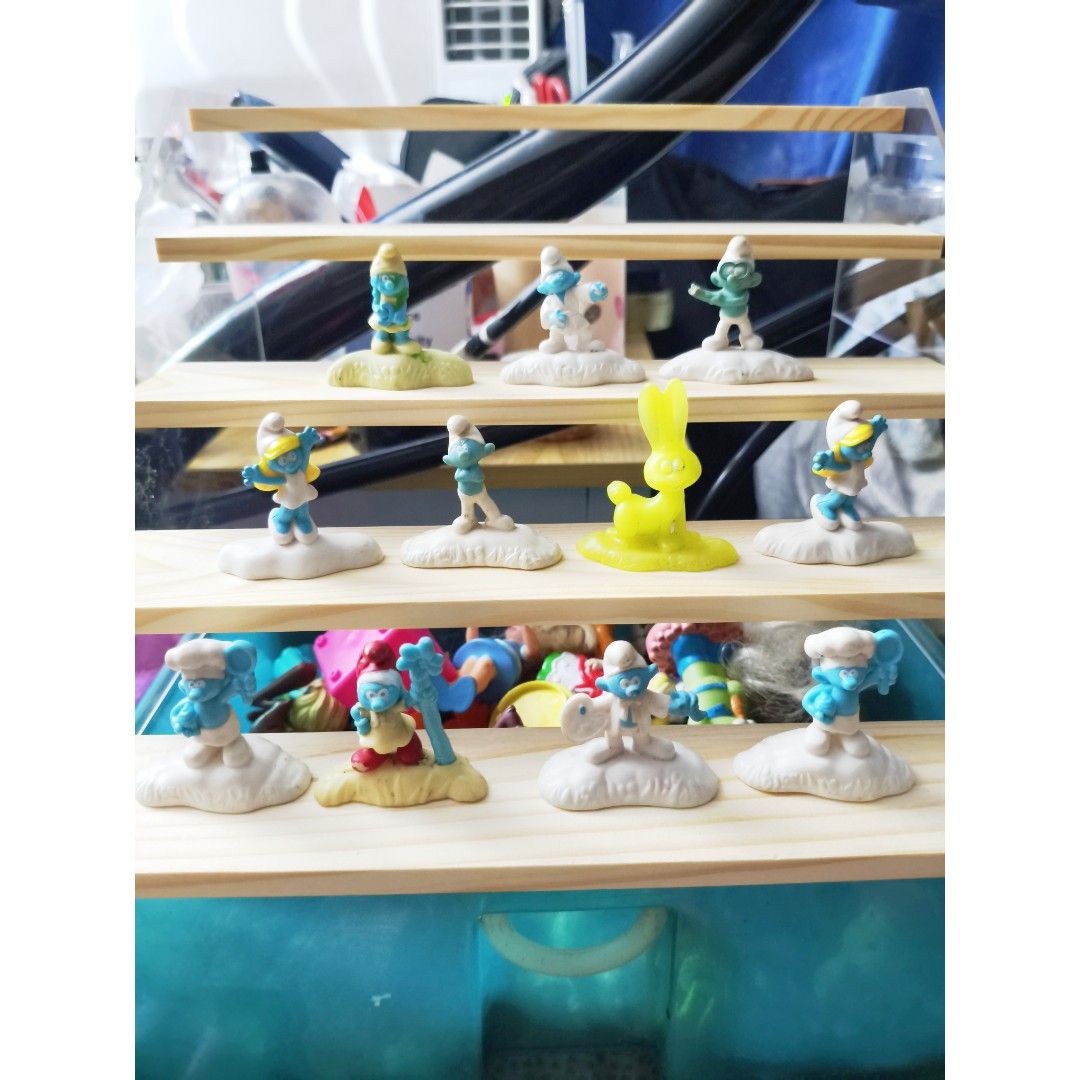 Set bundle Smurfs mcdo (Category: Character Goods) located in Pasig City. Submitted by ilovebarbie87 (Listing ID 1378279754, Image 1). Description: 12pcs po may di ako nasama na isa sa group photo.