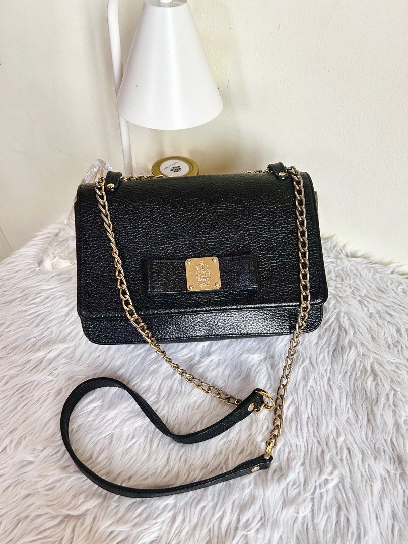 St. Scott London Convertible Sling Bag (Category: Cross-body Bags) located in Taguig. Submitted by clp26 (Listing ID 1378268791, Image 1). Description: Preloved St. Scott London Bag Convertible sling and should bag Black pebbled leather Gold hardware Leather and rubber linings in good condition With visible fadings in hardware L - 9” W - 32” H - 6.5”.