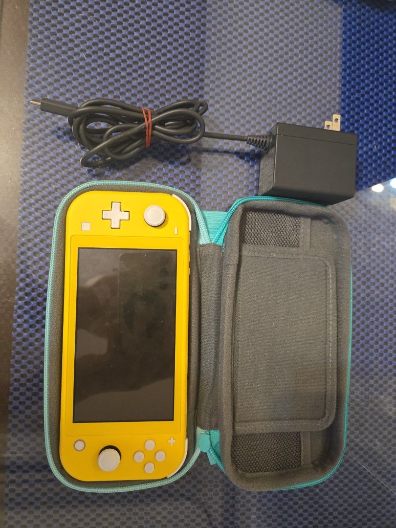 由 309094 (刊登 ID 1378216017，圖片 1) 提交，位於 桃園市 (Taoyuan) 的 Switch主機 (類別：Nintendo 任天堂)，說明：switch主機 LITE 黃色 付充電器 付保護殼 不意價。