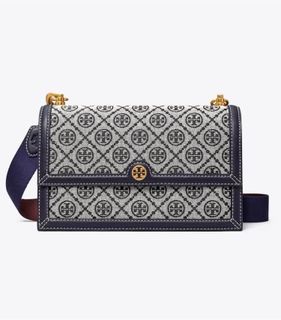 (Category: ) located in . Submitted by kiwis_closet (Listing ID 1378147791, Image 1). Description: .