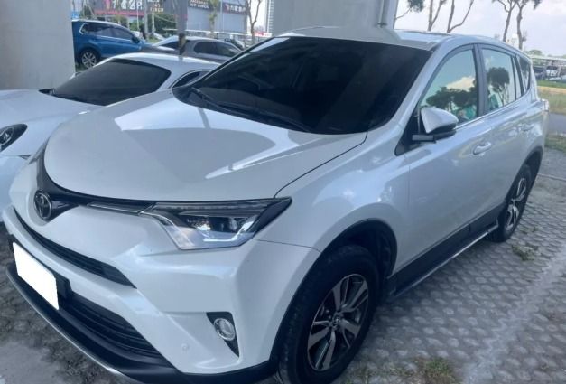 由 yan_xiu (刊登 ID 1378184807，圖片 2) 提交，位於 台中市 (Taichung) 的 Toyota RAV4 2016款 白色 (類別：汽車出售)，說明：🎶顏色：白色 🎶排氣量：2.0L 🎶出廠：2016 🎶行駛里程：9萬公里 循跡系統 Keyless免匙系統 煞車輔助系統 防盜系統 安全氣囊 中控鎖 ABS防鎖死 👍最有公信力的認證 👍車況與認證表不符 , 退車並全額退費 👍車況及里程公開化 👍檢定報告 🧸因車價划算、車況認證，詢問人數多，請提前預約看車 🎀我也可為您尋車!告訴我您的需求與預算，讓我為您圓夢 ✅可分期 ✅可貸款✅車換車 🎀貸款配合/協助分期 ⚠️車商販售 非自售 請車行勿擾⚠️ 🉑全台北中南皆有服務據點 歡迎私訊預約賞車 🎊請提前私訊預約賞車 🎊請提前私訊預約賞車 🎊請提前私訊預約賞車 全廠認證車 車商勿擾 滿小姐:0️⃣9️⃣0️⃣5️⃣3️⃣6️⃣1️⃣0️⃣5️⃣5️⃣。