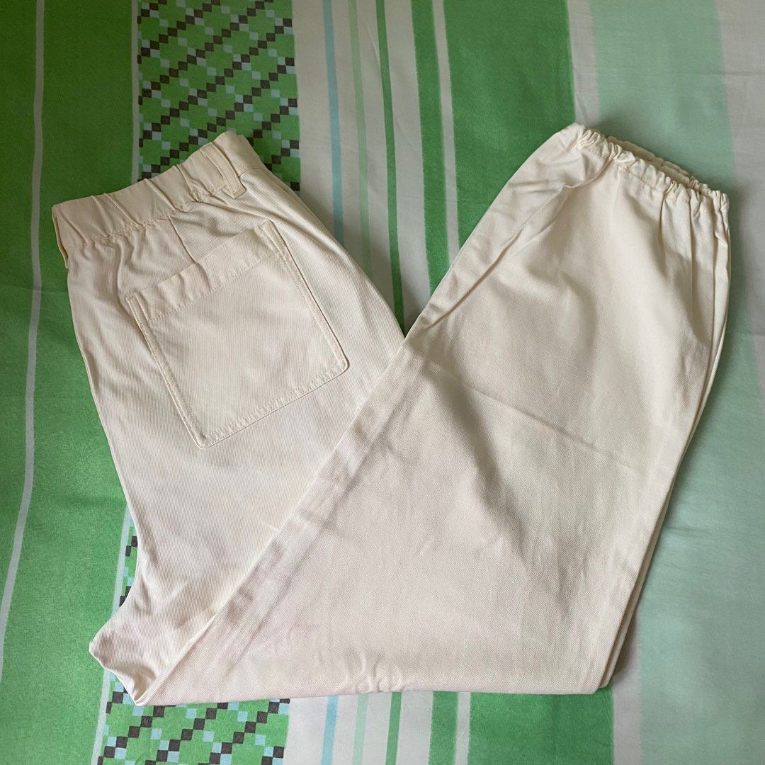 Uniqlo Cargo Jogger Pants (Category: Jeans) located in Imus. Submitted by patdeclutter (Listing ID 1378202841, Image 1). Description: - php 350 + sf - size s - has some stains (can be washed) - mop: gcash.